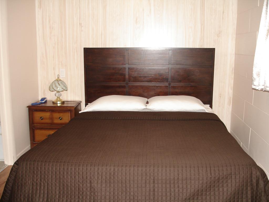 Motel Belair Rigaud Екстер'єр фото
